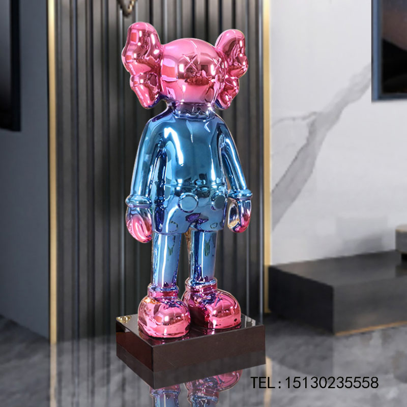 玻璃鋼卡通暴力熊雕塑.jpg